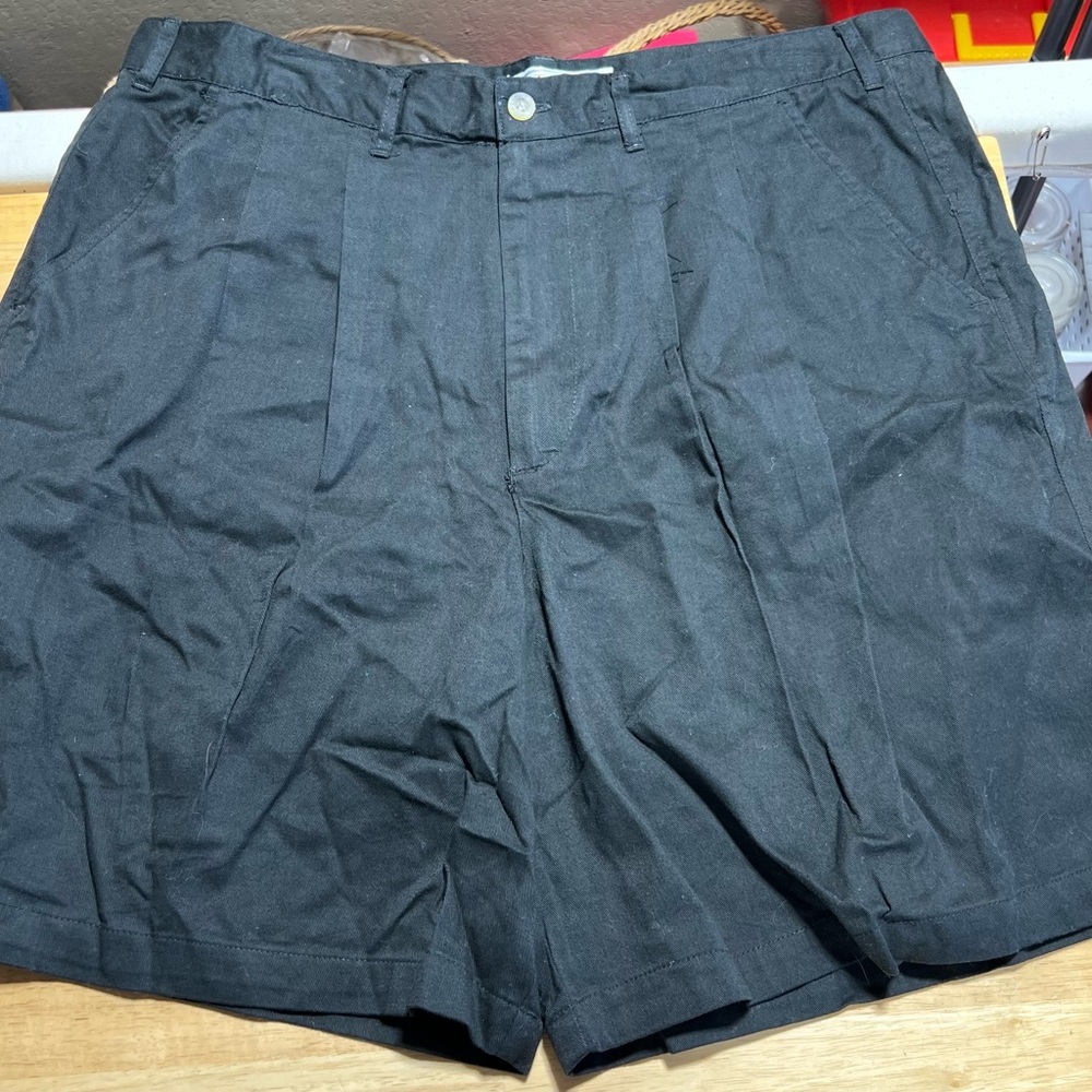 Men's Black Pleated Shorts